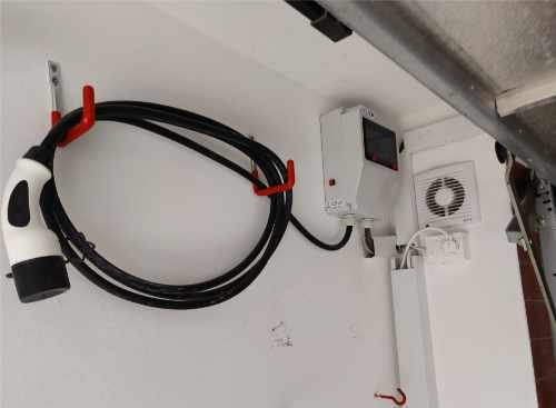 
                                 Foto cFos Power Brain Wallbox für Garage
                              